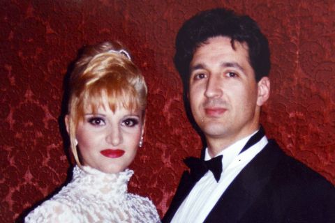 Mira Škorić davne 1995. godine udala se za uglednog hirurga: Kuma je bila ova pevačica, a venčanje okupilo najpoznatije ličnosti (FOTO) 