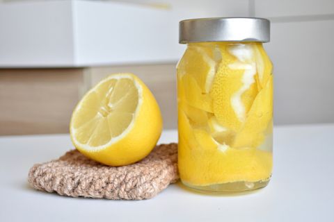 Koru od limuna nemojte baciti: Možete je iskoristiti VIŠESTRUKO