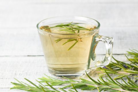 Čaj od RUZMARINA vam može pomoći kod mnogih zdravstvenih problema: Napitak idealan za reumu, nadutost i probavu 