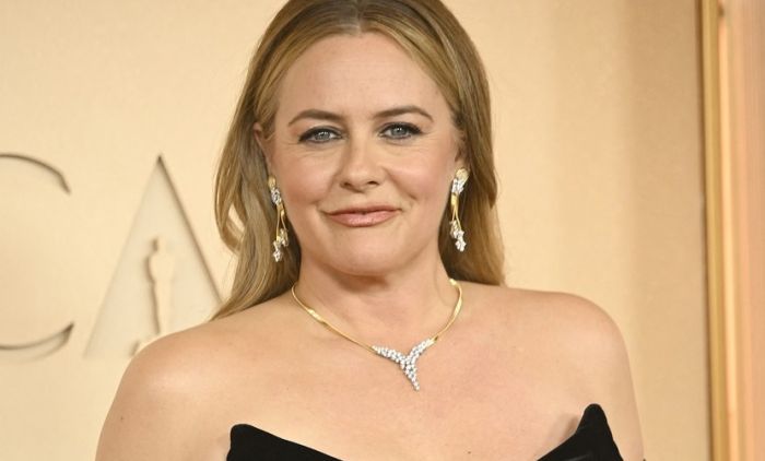 O čudnom odnosi majke i sina ceo svet i dan danas priča: Žvakala hranu umesto njega, kupala ga do 13 godine, a na najbolesniju stvar kaže – tako se povezujemo