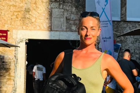 HRISTINA POPOVIĆ SMRŠALA 27 KILOGRAMA: Prošetala se crvenim tepihom i oduševila sve prisutne (FOTO)