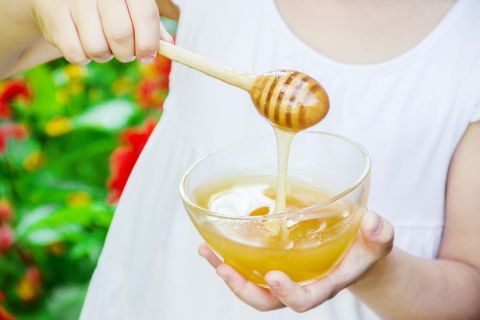 Iako je zdrav, budite pažljivi: Kada deca treba da počnu da jedu med?