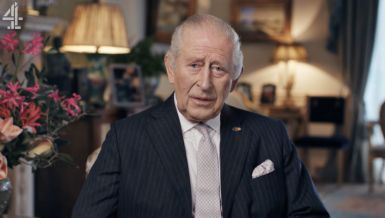 ШТА КРАЉ ЧАРЛС ПОКЛАЊА ЗАПОСЛЕНИМА ЗА ПРАЗНИКЕ? Познат је по томе што пажљиво бира дарове за своје особље