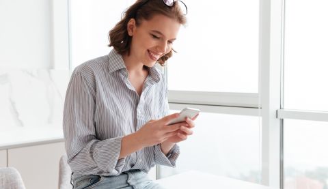 1787736997_Devojka-i-telefon-1.jpg